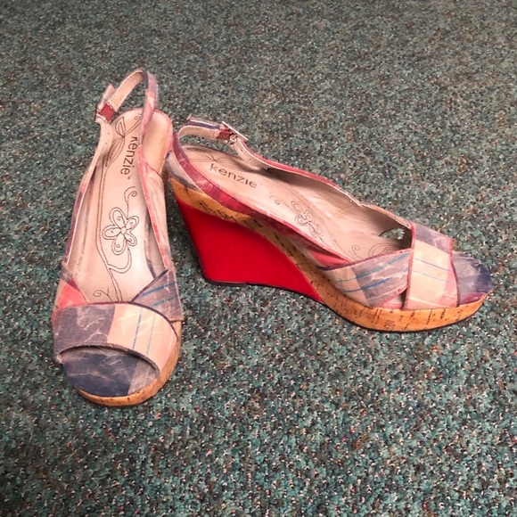 Size 9 wedge shoe - Picture 2 of 4